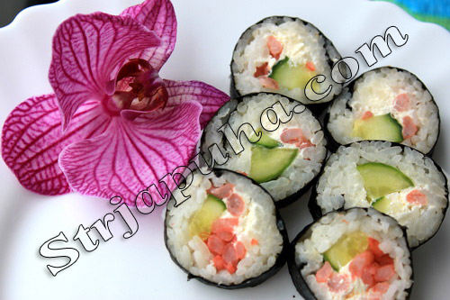 Роллы с креветками и огурцом