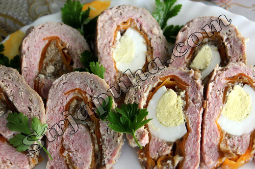 Рулет мясной из фарша с яйцом и грибами